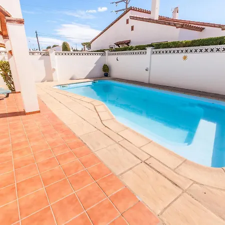 Cosy Holiday With Swimming Pool